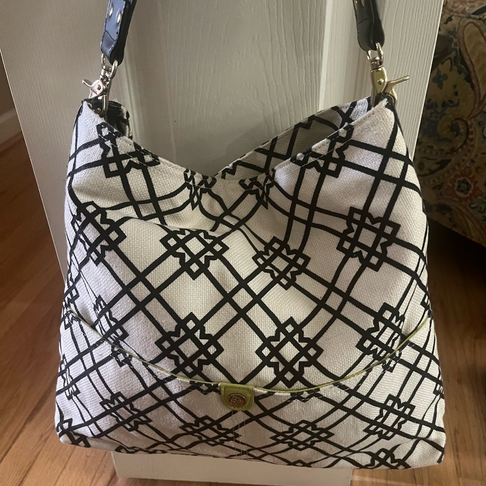 Spartina 449 Seven Oaks handbag.. Cream linen/canvas with black design.